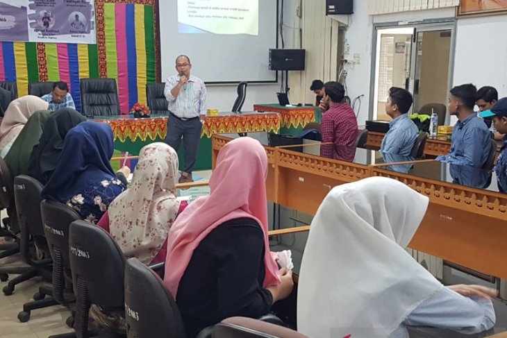 Kabiro Antara Aceh berbagi ilmu jurnalistik dengan mahasiswa hukum Unsyiah