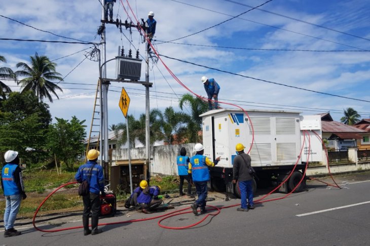 PLN Maluku dan Malut berupaya pulihkan sistem kelistrikan tiga lokasi