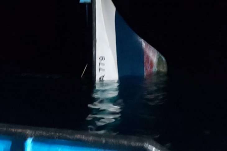 Kapal ikan terbakar di perairan Halmahera Utara