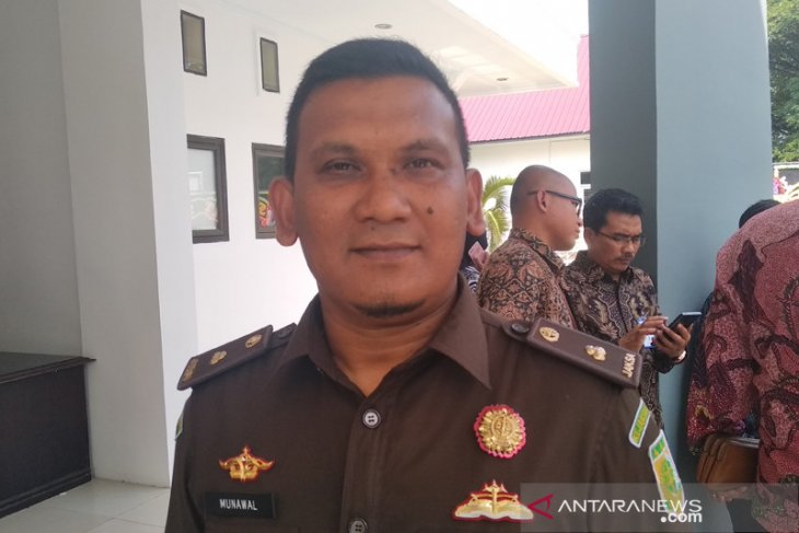 Buronan pencurian menyerahkan diri ke kantor jaksa