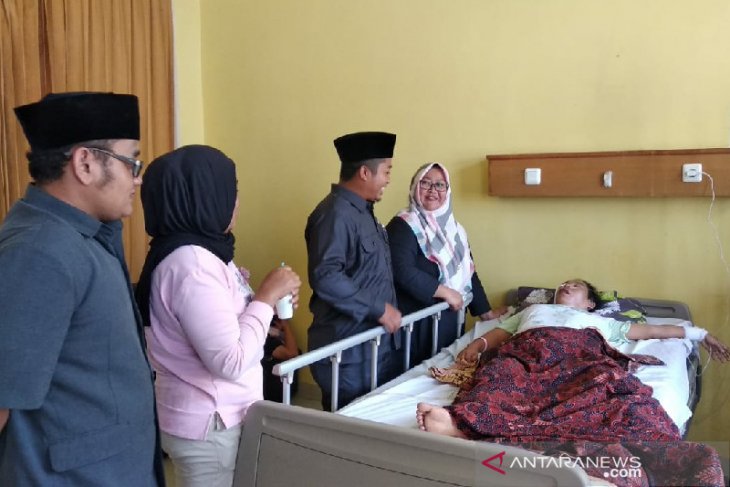 Musliati, guru honorer di Garut butuh bantuan berobat karena tak punya BPJS