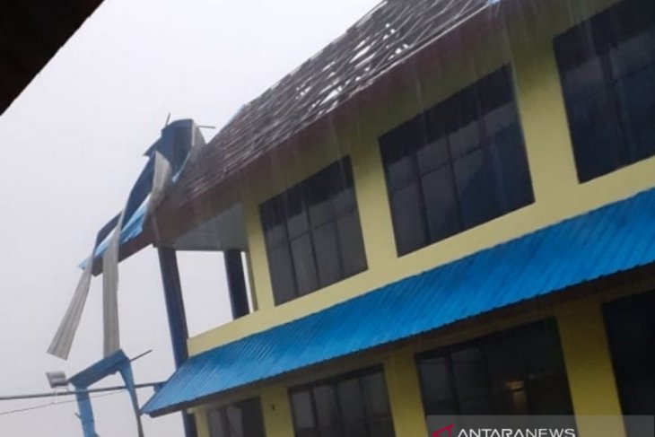 12 rumah rusak dihantam puting beliung di Aceh Barat