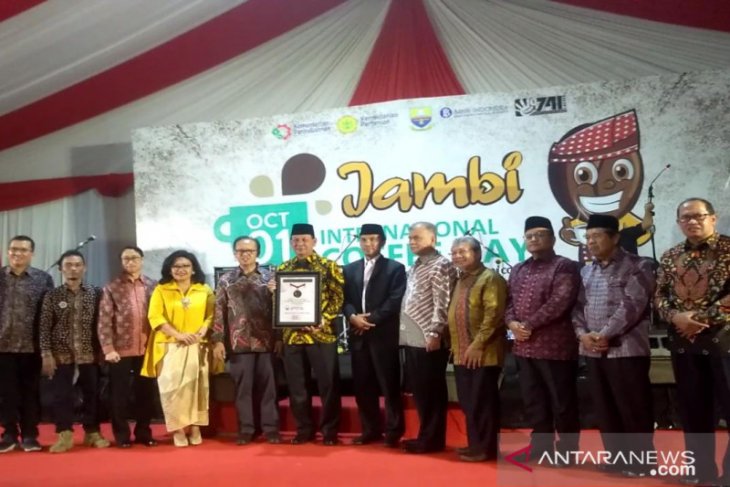 Jambi pecahkan rekor MURI seduh kopi terbanyak