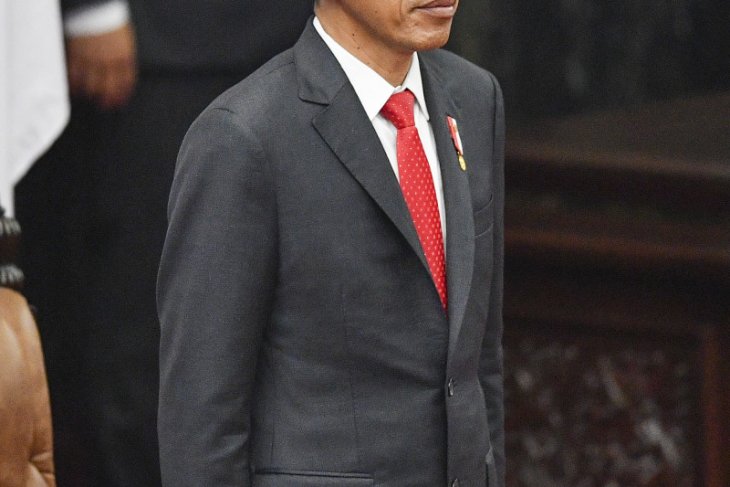 President urges soldiers to embrace new-fangled technology