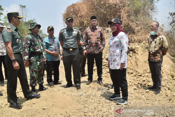 Ade Yasin manfaatkan program TMMD buka akses jalan Bogor-Cianjur-Purwakarta