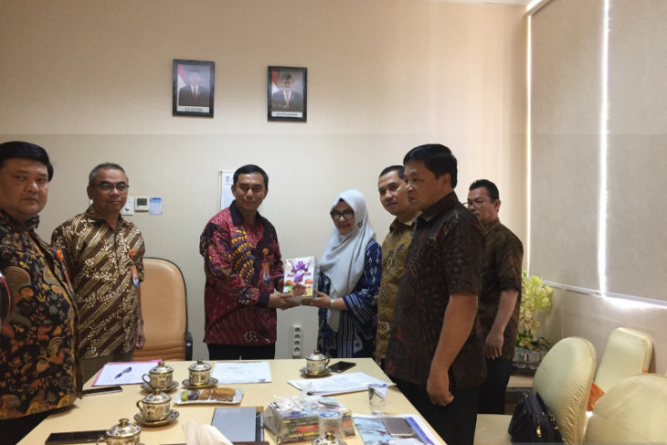 Arpus Aceh serahkan 385 buku untuk RSUDZA
