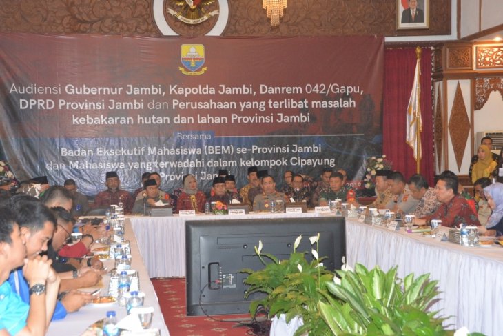 Gubernur terima berbagai masukan BEM se-Provinsi Jambi soal penanggulangan karhutla