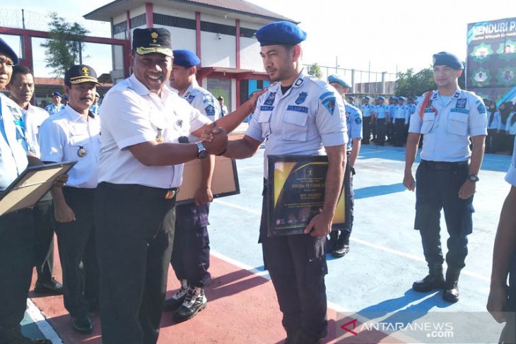 Gagalkan penyelundupan narkoba, petugas penjara diganjar penghargaan