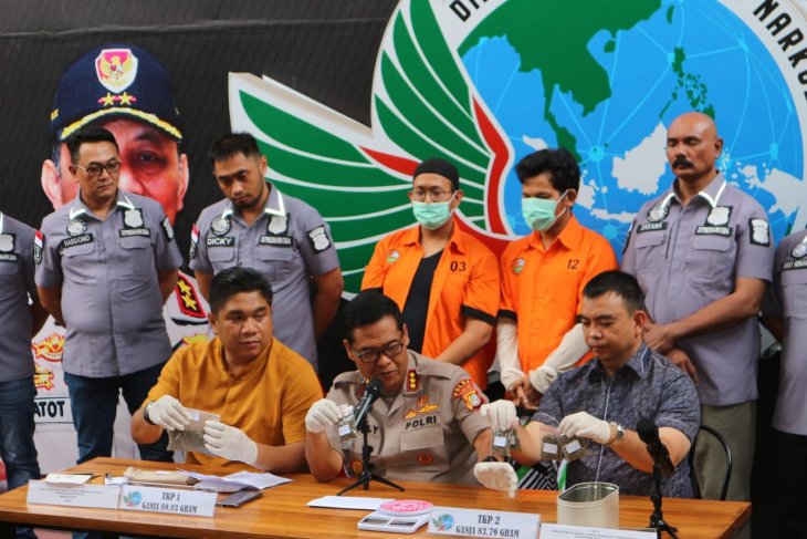 Artis Rifat Umar mengaku gunakan ganja untuk stamina dan inspirasi