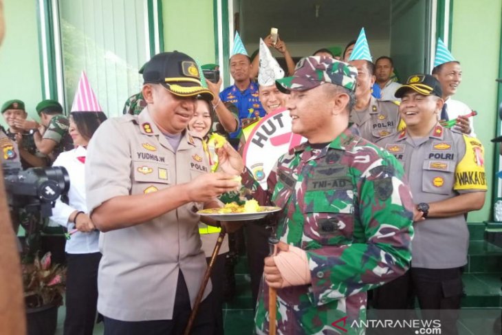 Kodim 0414 Belitung dapat kejutan dari Polres Belitung di HUT TNI Ke-74