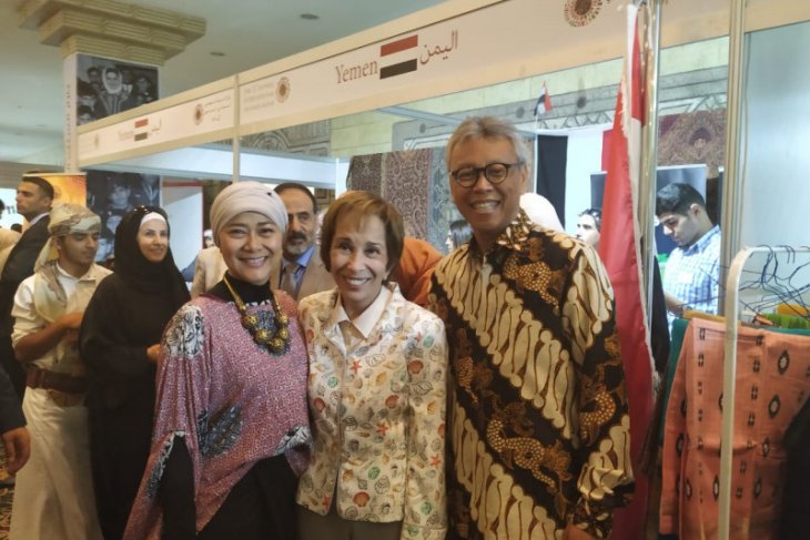 Bazaar Diplomatik Internasional di Yordania bernuansa batik Indonesia