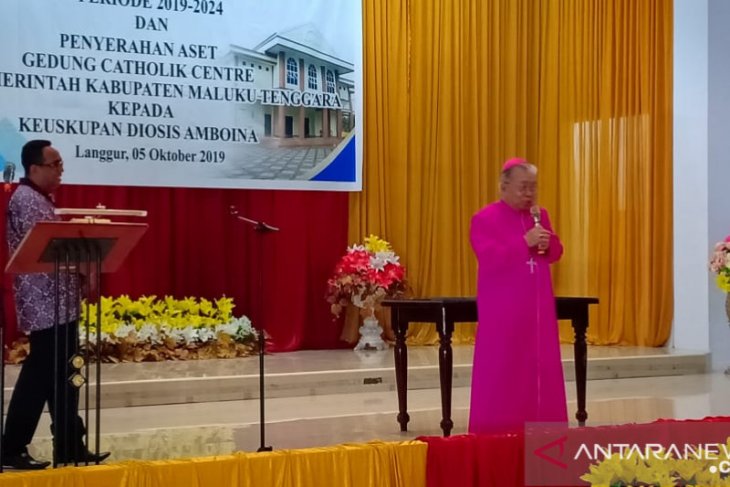 Uskup Amboina menyambut baik penyerahan Katolik Center Langgur
