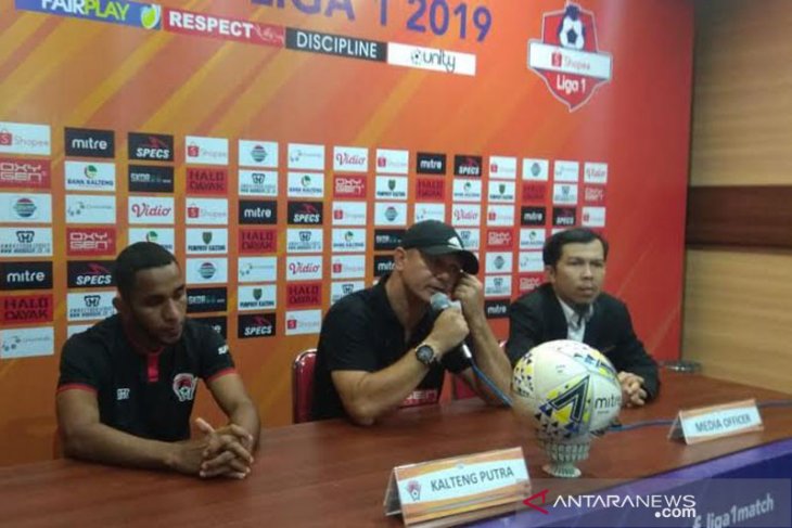 Pelatih Kalteng Putra Gomes: Peluang ke luar dari zona degradasi masih ada