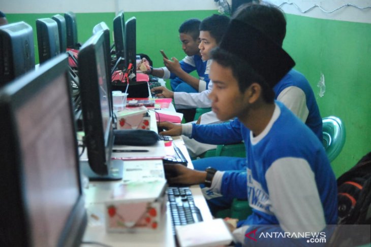 Santri Al-Ikhwaniyah keliling Nusantara lewat tulisan dan foto