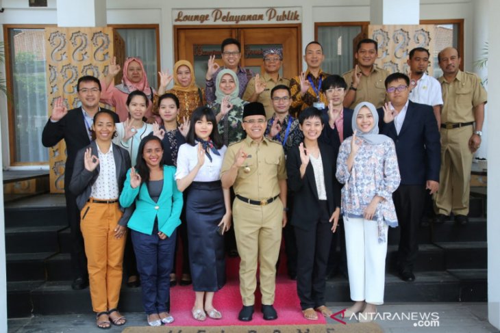 12 diplomat muda pelatihan