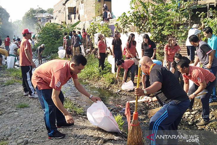 Warga Buleleng bersihkan sungai antisipasi musim hujan