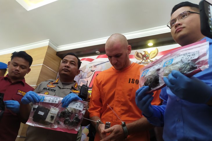 Polresta Denpasar ringkus warga Rusia edarkan 521 gram hasish