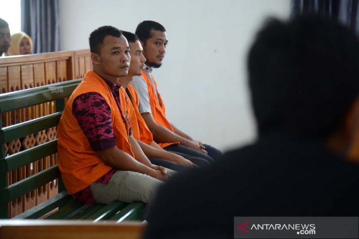 Tiga pemuda didakwa jual satwa dilindungi