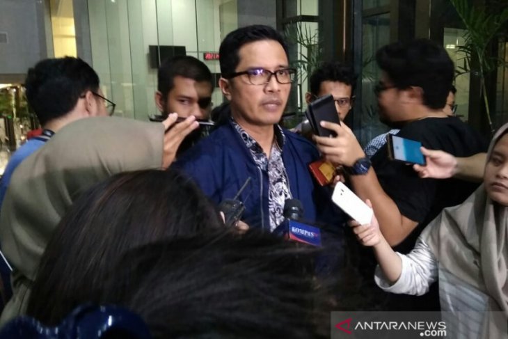 KPK perpanjang penahanan tiga tersangka suap proyek Pakpak Bharat