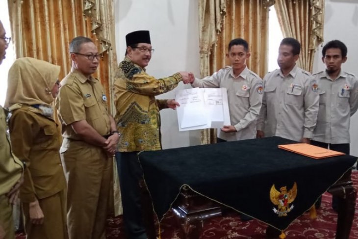 Bupati Paser hibahkan dana ke Bawaslu