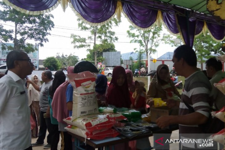 Warga antusias manfaatkan pasar murah di Mentok