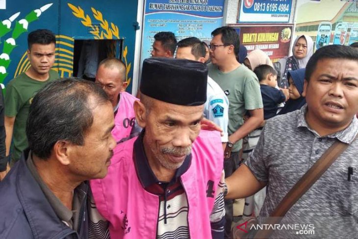 Tujuh tersangka dugaan korupsi SD dibawa ke Banda Aceh