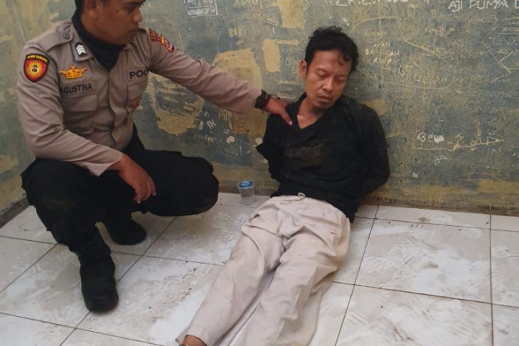 Dua orang yang diduga menusuk Menkopolhukam diamankan polisi