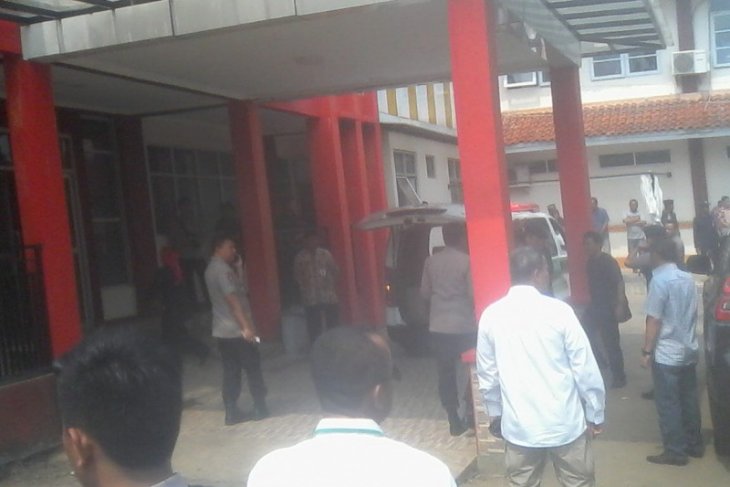 Selain Wiranto, ajudan dan seorang polisi juga kena tusuk