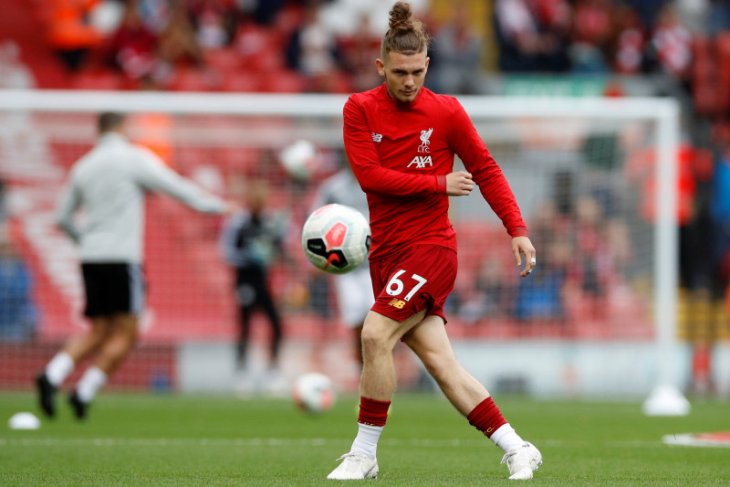 Pemain Liverpool Elliott dilarang 14 hari gara-gara ejek Harry Kane