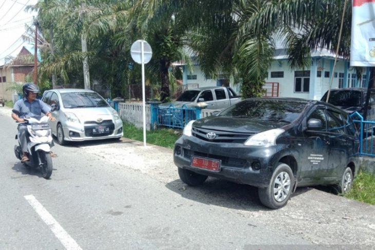 Mundur tiba-tiba, mobil dinas dokter di Aceh Barat nyaris tabrak warga
