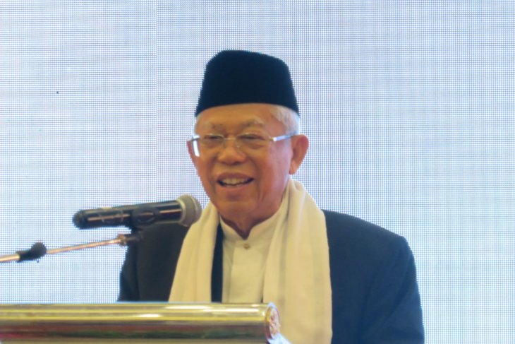 Ma'ruf Amin nyatakan wisata halal bukan merubah destinasi menjadi halal
