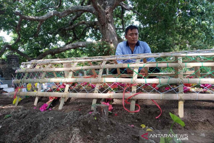 Pria Cirebon korban jembatan runtuh di Taiwan dimakamkan