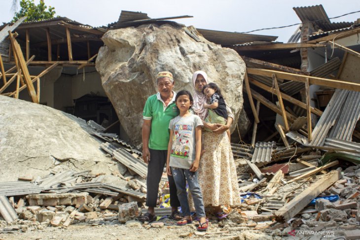 Rumah warga terdampak peledakan batu oleh perusahaan tambang