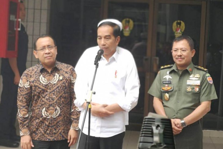Jokowi jelaskan kondisi Wiranto stabil