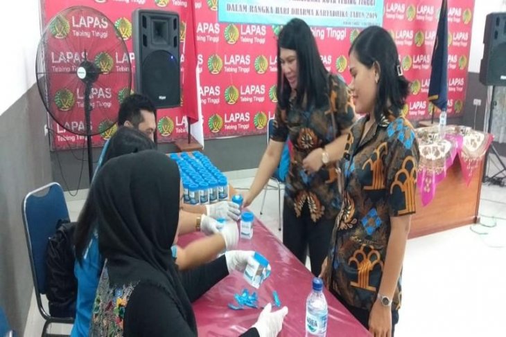 Pegawai Lapas Kelas IIB Tebing Tinggi jalani tes urine
