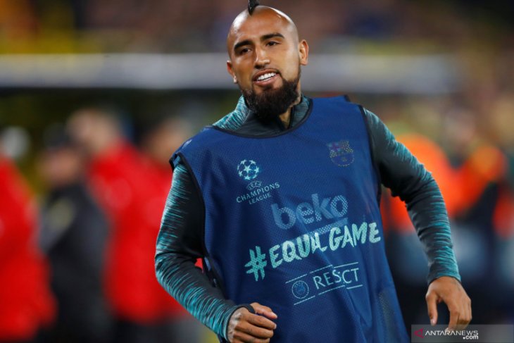 Fokus menangi berbagai gelar, Arturo Vidal belum pikirkan tinggalkan Barcelona