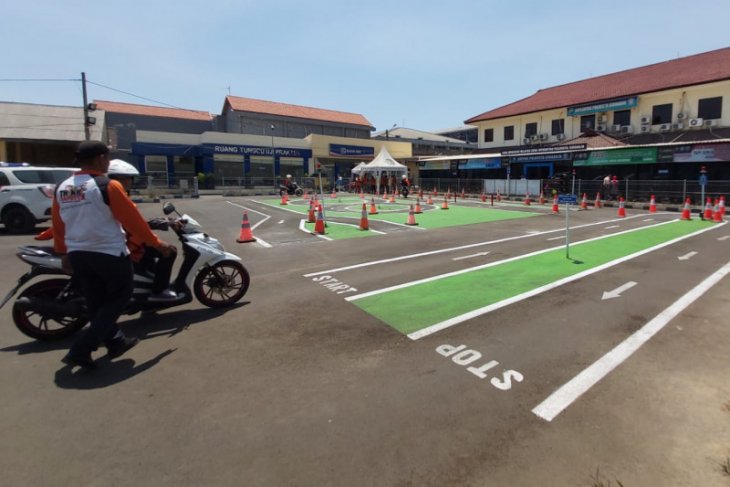 Gagal ujian praktik, Polresta Sidoarjo beri pelatihan pemohon SIM
