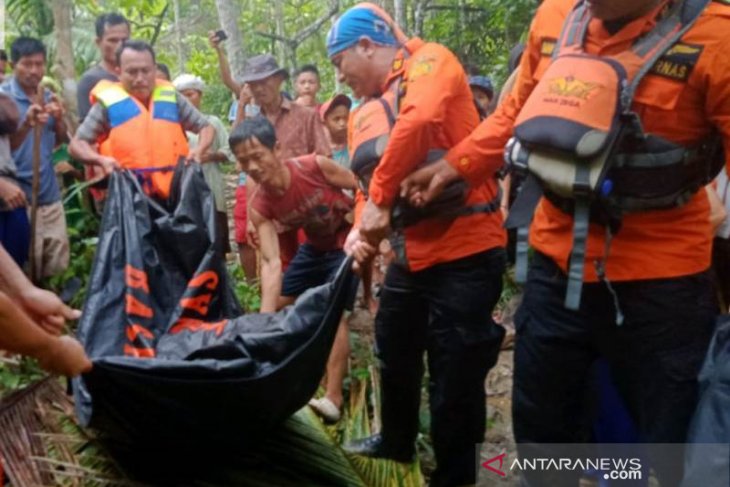 Basarnas temukan jenazah warga Nias yang terseret arus sungai