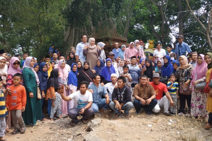 Tunaikan nazar, Anggota DPRD Cilegon gunakan gaji pertama ajak konstituen keliling Banten