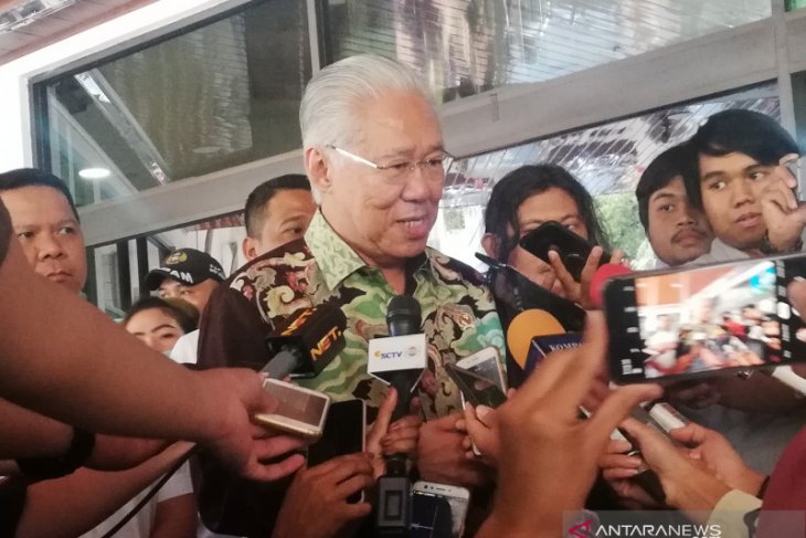 Jenguk Wiranto, Mendag menyampaikan simpati dari 16 negara