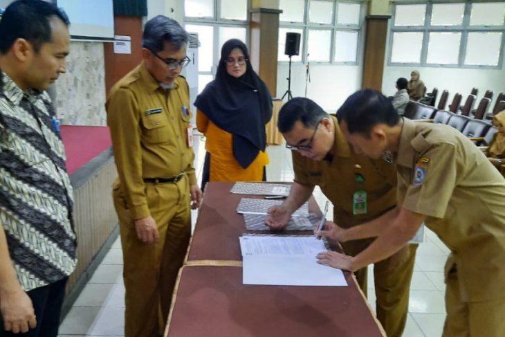 Gubernur serahkan ribuan mahasiswa Unmul usai KKN