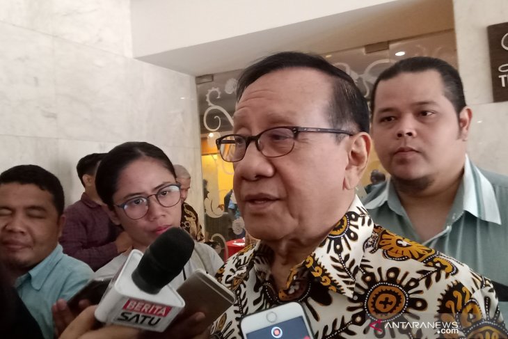 Soal peluang Airlangga masuk kabinet, Akbar Tandjung enggan berspekulasi
