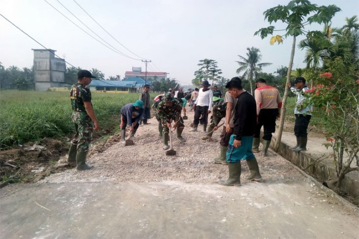 Satgas TMMD Kodim 0314/Inhil: Keras Dalam Bekerja, Akrab Saat Beristirahat