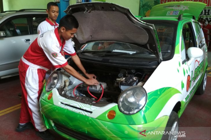 SMK NU Ma'arif Kudus buat mobil listrik