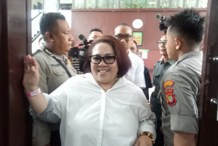 Nunung sedih setelah sidang saksi ahlinya ditunda