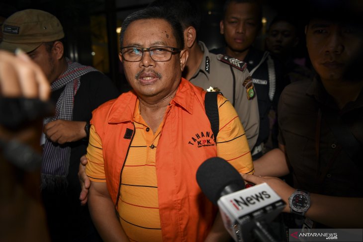 KPK tahan Bupati Indramayu Supendi