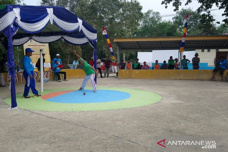 Ratusan peserta meriahkan lomba gasing di Mentok