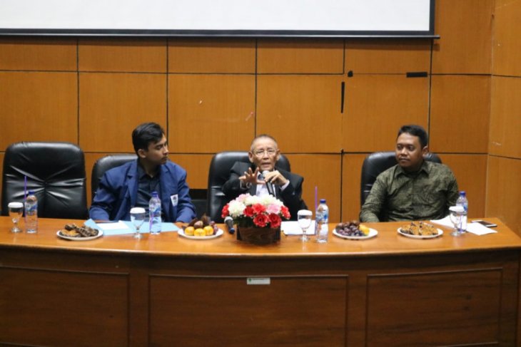 Lembaga mahasiswa uji materi alternatif kuatkan KPK