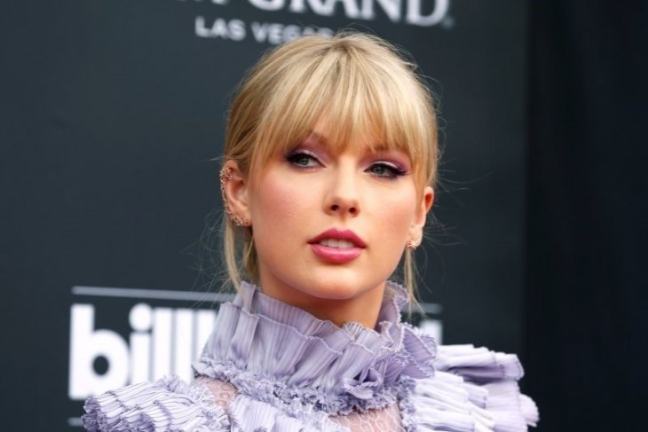 Taylor Swift dianugerahi