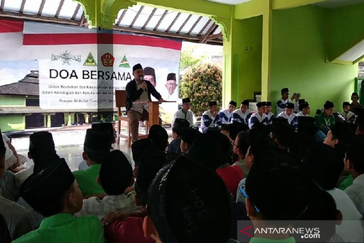Santri dan GP Ansor di Garut doa bersama untuk keselamatan pelantikan presiden